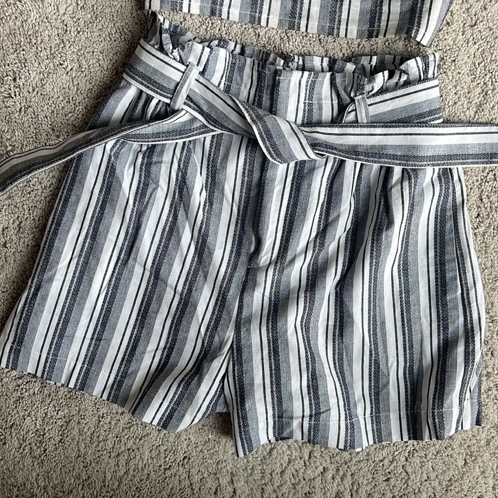 Short set - Picture 2 of 4